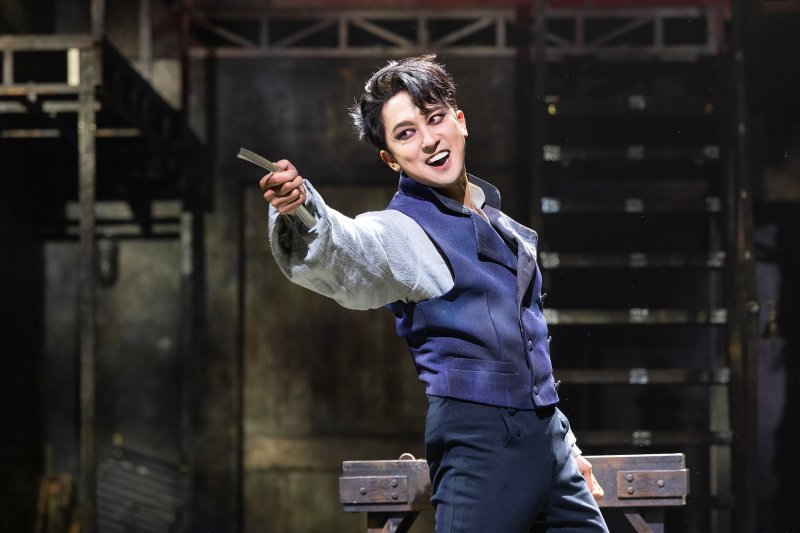 [서울=뉴시스]뮤지컬 '스위니토드' 공연 사진. 스위니토드 역의 강필석. (사진=오디컴퍼니 제공) 2023.01.13. photo@newsis.com *재판매 및 DB 금지