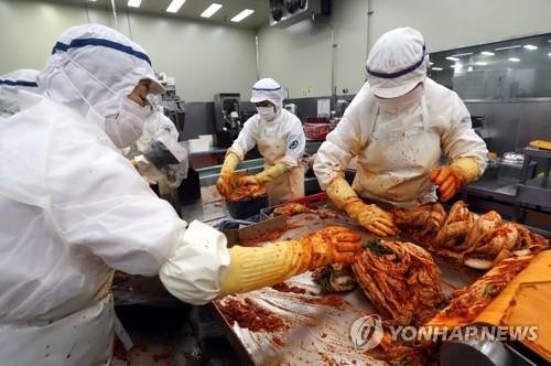 충북 못난이김치 제조 현장 [촬영 김형우 기자]