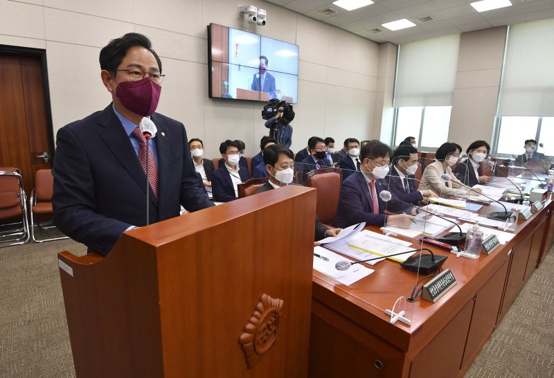 '친윤' 박수영 "해임이 본의 아니라니,대통령 향한 내부총질"