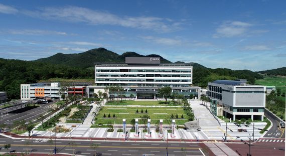 전남 고흥군이 청년층의 결혼 초기 경제적 부담을 완화하고 결혼장려 분위기 확산을 위해 결혼축하금 400만 원을 지원한다. 사진=고흥군 제공