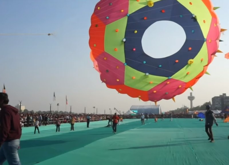 피로 물든 '연날리기 축제'..인도서 '면도날' 연줄에 목 베어 6명 사망