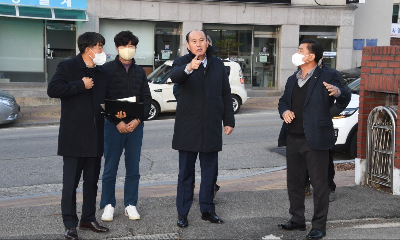 생연1동 민원현장을 방문한 박형덕 동두천시장. (사진=동두천시 제공)