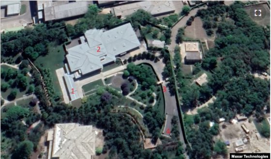 김정은 위원장의 주거시설로 알려진 15호 관저. 1. 관저와 지하시설을 연결하는 건물 2. 관저 3. 관저 입구 4. 또 다른 지하시설 연결 통로. 사진=맥사 테크놀로지 (구글어스). 출처 중앙일보