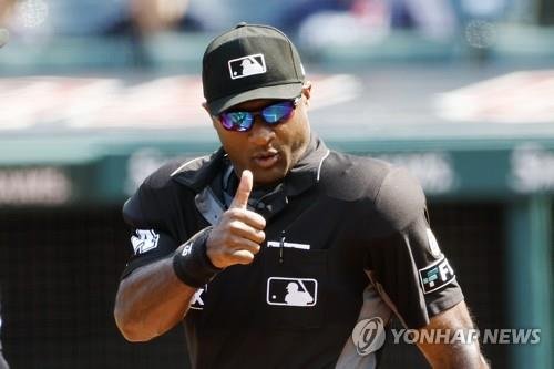 역대 2·3호 메이저리그 흑인 심판 조장이 된 앨런 포터 [AP=연합뉴스 자료사진]