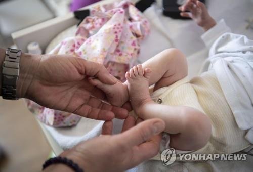 병원에서 태어난 신생아