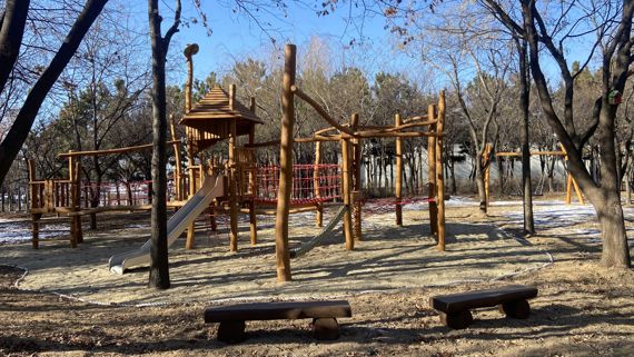 인천 동구는 인천교근린공원 유아숲체험장에 놀이시설을 확대하는 등 2단계 조성공사를 완료했다.