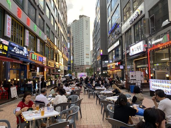 인천 서구 내 전통시장, 골목형상점가 8곳이 올해 국·시비 공모사업 ‘전통시장 및 상점가 활성화 사업’에 선정됐다.