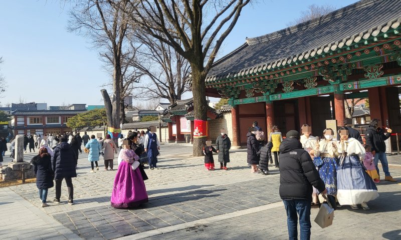 23일 오후 전북 전주한옥마을에서 관광객들이 명절 연휴를 만끽하고 있다.2023.1.23/뉴스1 ⓒ News1 강교현기자