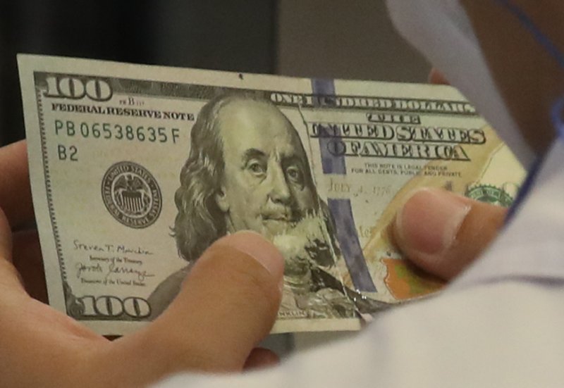 서울 중구 하나은행 위변조대응센터에서 직원이 달러화를 정리하고 있다. 2022.9.20/뉴스1 ⓒ News1 송원영 기자