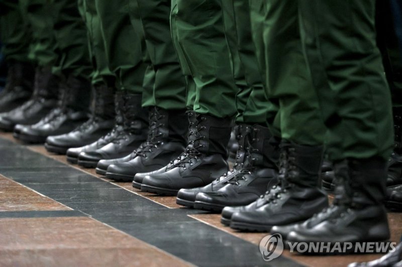 러시아군 징집병 충성 맹세식 RUSSIA, MOSCOW - DECEMBER 10, 2022: Conscripts joining the Honour Guard Battalion of the 154th Preobrazhensky Independent Commandant's Regiment of the Russian Armed Forces are seen during an oath of allegiance ceremony at the Hall of Glory of the Victory Museum. Sergei Savostyanov/TA