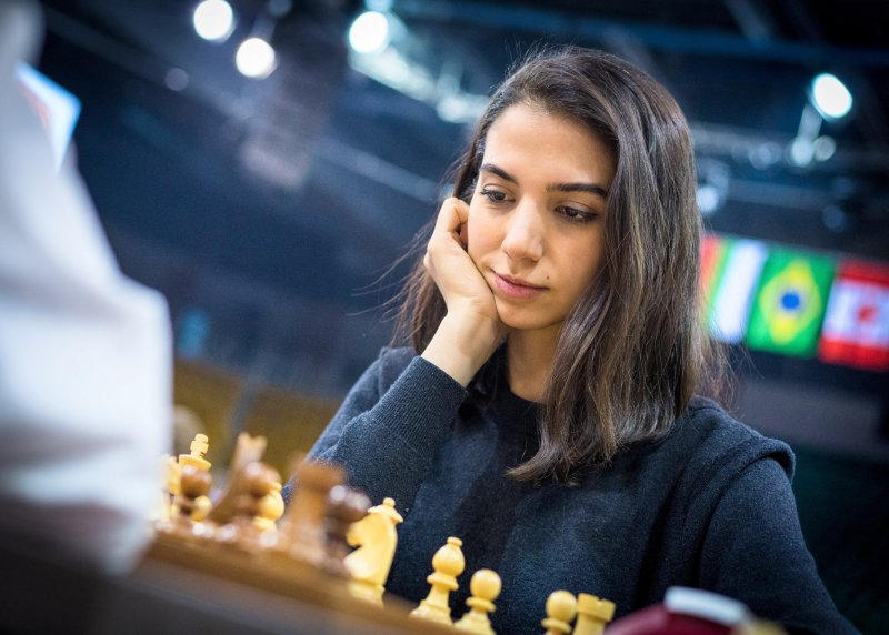 히잡 안 쓰고 대회 참가했던 25세 이란 女 체스선수 근황