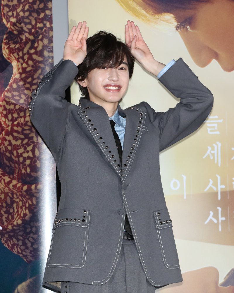 배우 미치에다 슌스케(道枝駿佑)가 25일 서울 용산구 CGV 용산아이파크몰에서 열린 영화 '오늘 밤, 세계에서 이 사랑이 사라진다 해도' 내한 기자회견에서 포즈를 취하고 있다. 2023.1.25/ ⓒ News1 권현진 기자