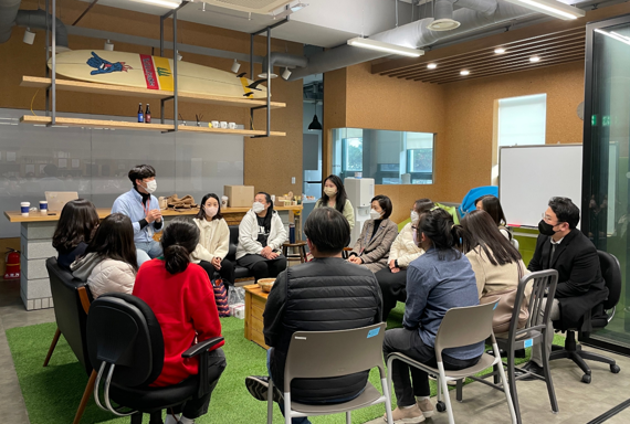 강원창조경제혁신센터 온라인 마케터 양성과정 참가자들이 교육을 받고 있다. (사진=강원창조센터)