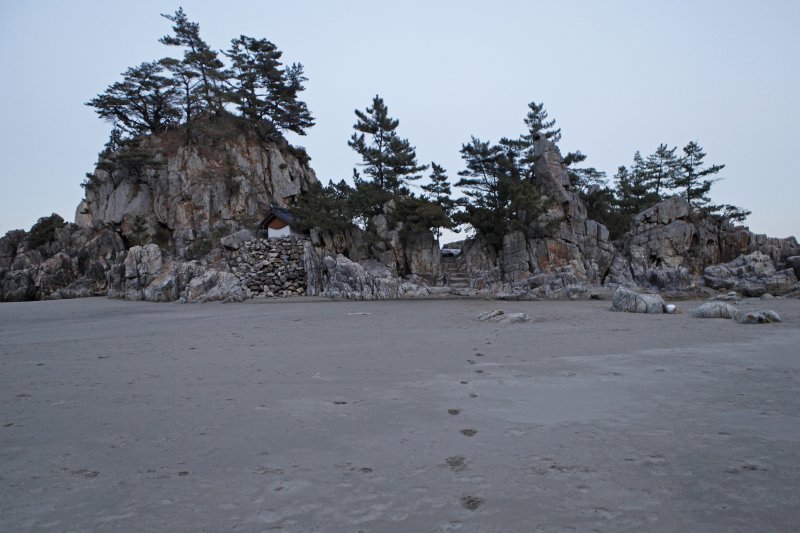 영화 '헤어질 결심'의 마지막 장면에 등장하는 삼척 부남해변 한국관광공사 제공