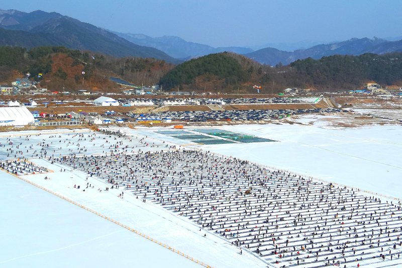 2023년 빙어축제 현장.(인제군 제공)