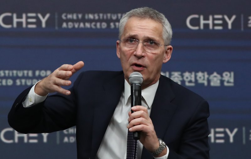 옌스 스톨텐베르그 북대서양조약기구(NATO) 사무총장이 30일 오전 서울 강남구 최종현학술원에서 '대한민국과 나토:위험이 가중된 세계에서 파트너십 강화의 모색'을 주제로 특별강연한 뒤 질문에 답하고 있다. 이날 특별강연은 최종현학술원과 고려대학교 '장 모네 EU센터'가 공동으로 개최했다. 사진=뉴시스