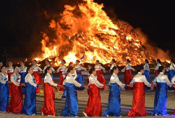 오는 2월 5일 해운대해수욕장 일대에서 '제38회 해운대달맞이온천축제'가 열린다. 지난 행사 장면. 사진=해운대구 제공