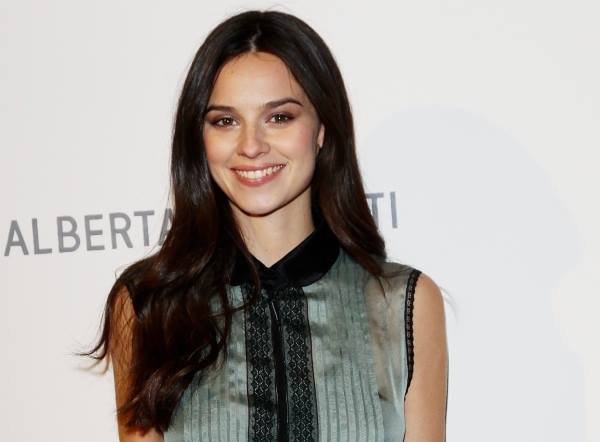 [서울=뉴시스] 배우 송중기가 30일 교제중인 영국출신 배우 케이티 루이스 사운더스의 임신과 재혼 소식을 팬클럽 게시판에 깜짝 발표했다. (사진=케이티 루이스 사운더스 SNS) 2023.01.30. photo@newsis.com