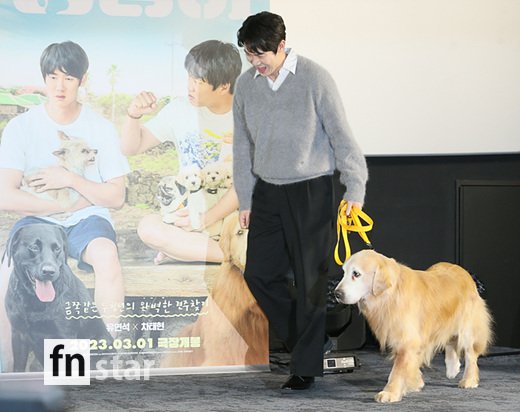 [포토] 유연석, '루니를 소개합니다'