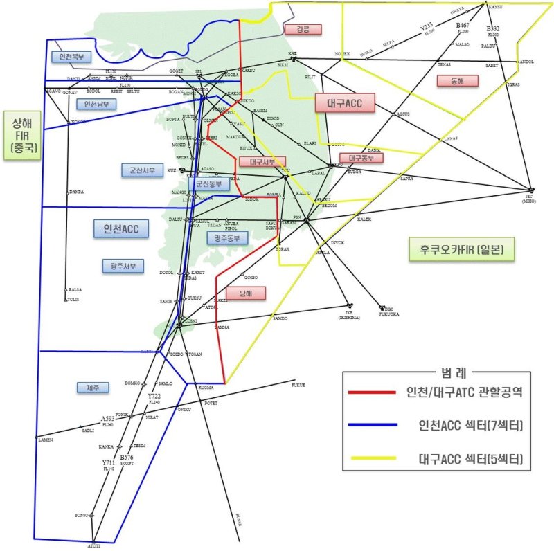 복잡한 우리나라의 하늘길 (제주=연합뉴스) 우리나라 비행정보구역 안에는 11개 국제선 항로와 43개 국내선 항로 등 총 54개 항공로가 있다. 항공기 운항을 관리·제어하는 관제 업무를 중심으로 관제구역이 비행단계별로 지역관제, 접근관제, 비행장관제 등 3단계로 나뉜다. [인천항공교통관제소 홈페이지 갈무리, 재판매 및 DB 금지]