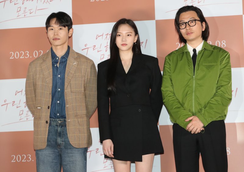 배우 강길우(왼쪽부터)와 정다은, 이동휘가 1일 서울 용산구 CGV 용산아이파크몰에서 열린 영화 '어쩌면 우린 헤어졌는지 모른다' 언론시사회 및 기자간담회에서 포즈를 취하고 있다. '어쩌면 우린 헤어졌는지 모른다'는 오랜 연애 끝에 이별을 맞은 한 연인의 이야기를 그린 작품이다. 2023.2.1/뉴스1 ⓒ News1 권현진 기자