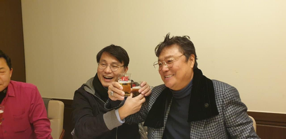 윤상현 의원(왼쪽)과 가수 남진(오른쪽) /사진=윤상현 의원 페이스북