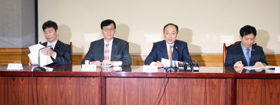 비상거시경제금융회의 참석한 경제수장들