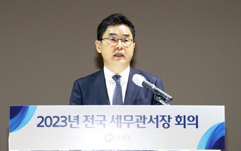 â û 2   μ2û翡  2023   ȸǿ ι߾ ϰ ִ. /=ýȭ