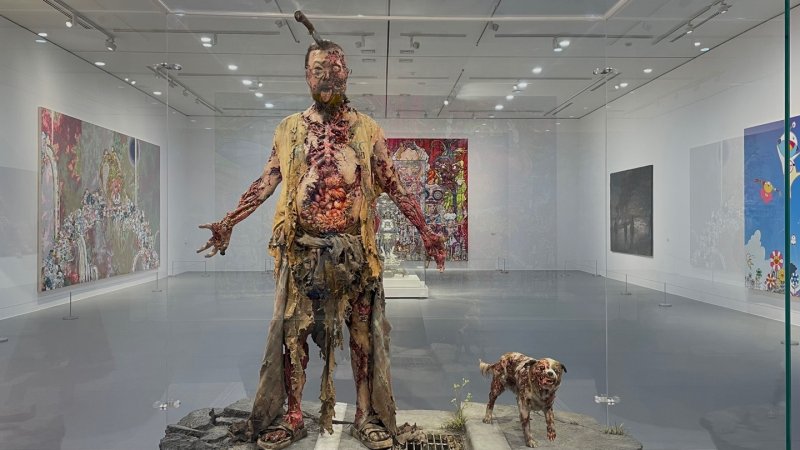 무라카미 다카시의 작품 '무라카미 좀비와 폼 좀비'. 몸안에 무라카미의 분신인 '도브'가 있다. 2023.01.26/뉴스1 ⓒ 뉴스1 김일창 기자