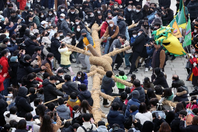 풍년 기원하며… 정월대보름 ‘기지시 줄다리기’