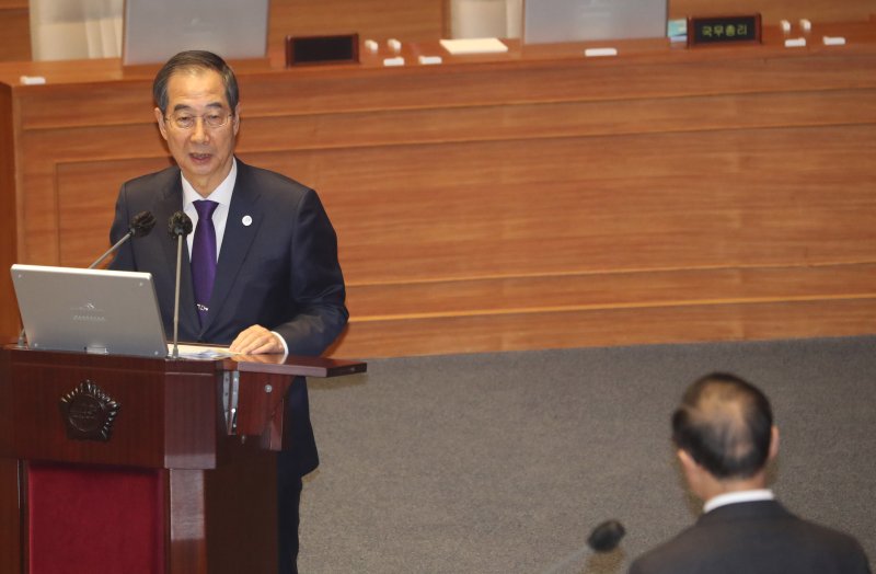 한덕수 국무총리가 6일 오후 서울 여의도 국회에서 열린 제403회국회(임시회) 제2차 본회의에서 홍영표 더불어민주당 의원의 질의에 답하고 있다. 2023.02.06. /사진=뉴시스화상