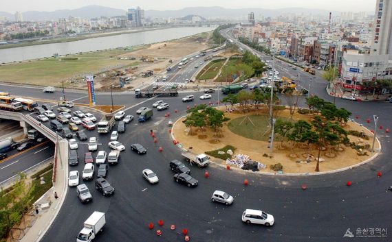 신호등 체계가 도입되기 전 울산 태화로터리 모습 /사진=울산시 제공