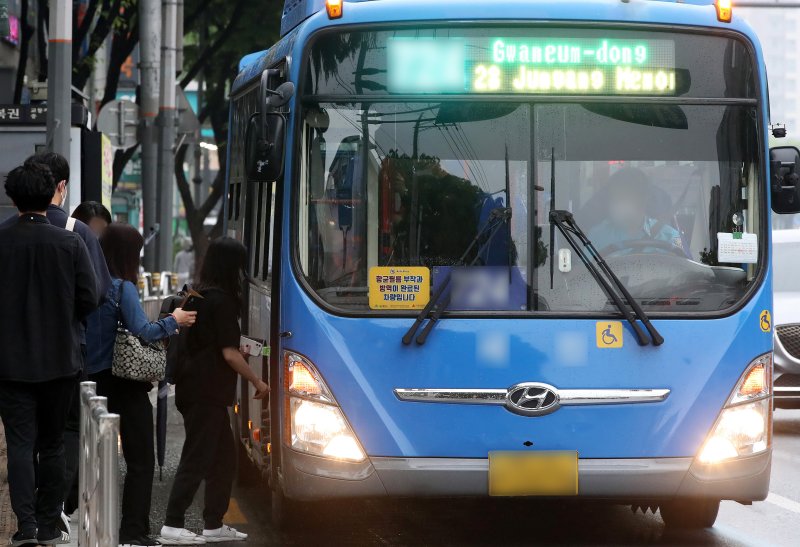 대구시가 오는 7월 1일부터 어르신들에 대한 시내버스와 도시철도 무임 승차를 단계적으로 추진하기로 했다. 사진=뉴스1