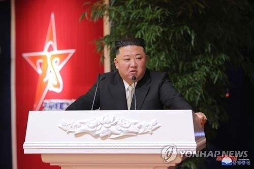 건군절 기념연회서 연설하는 김정은 (평양 조선중앙통신=연합뉴스) 북한 김정은 국무위원장이 지난 7일 건군절(2월 8일) 75주년 기념연회에 참석해 연설을 했다고 조선중앙통신이 8일 보도했다. 2023.2.8 [국내에서만 사용가능. 재배포 금지. For Use Only in the Republic of Korea. No Redistribution] nkphoto@yna.co.kr