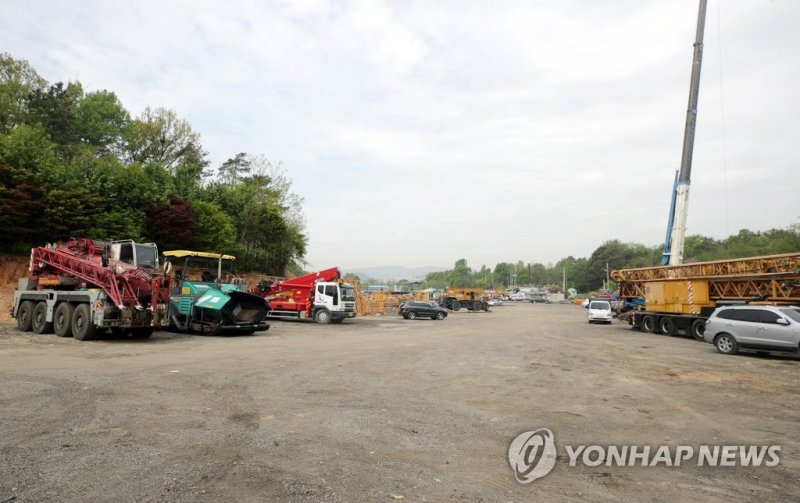 '가짜 영농계획서로 농지 매입' 축구선수 기성용 아버지, 벌금 5억원으로 감형