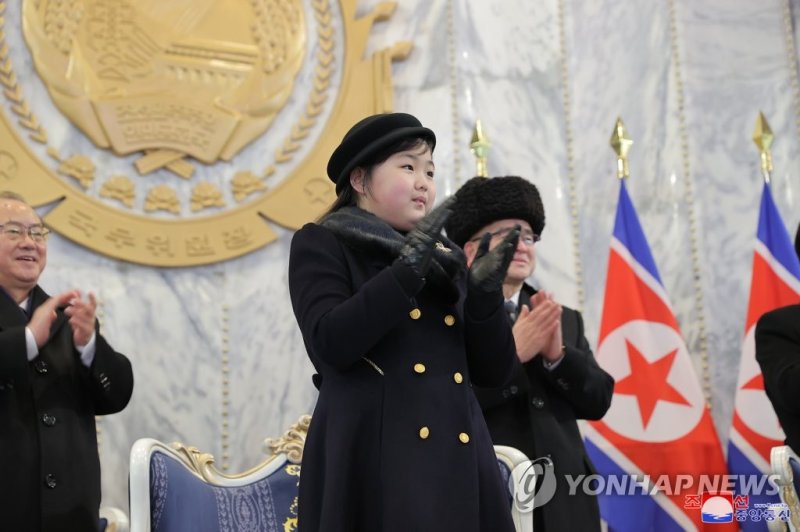 '건군절 75주년' 열병식 참석한 김정은 북한 국무위원장의 딸 김주애. 사진=연합뉴스