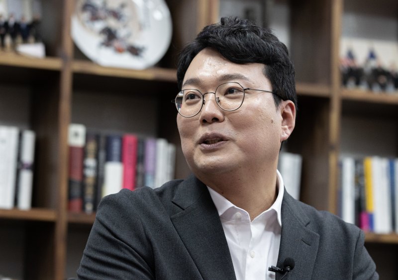 국민의힘 당권 도전을 선언한 천하람 전남 순천갑 당협위원장이 9일 오후 서울 여의도 국회에서 뉴스1 취재진과 인터뷰를 하고 있다. 2023.2.9/뉴스1 ⓒ News1 이재명 기자 /사진=뉴스1