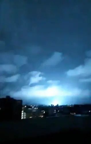 2017년 멕시코 시티 지진 발생 직전 하늘에서 포착된 빛. 출처=트위터