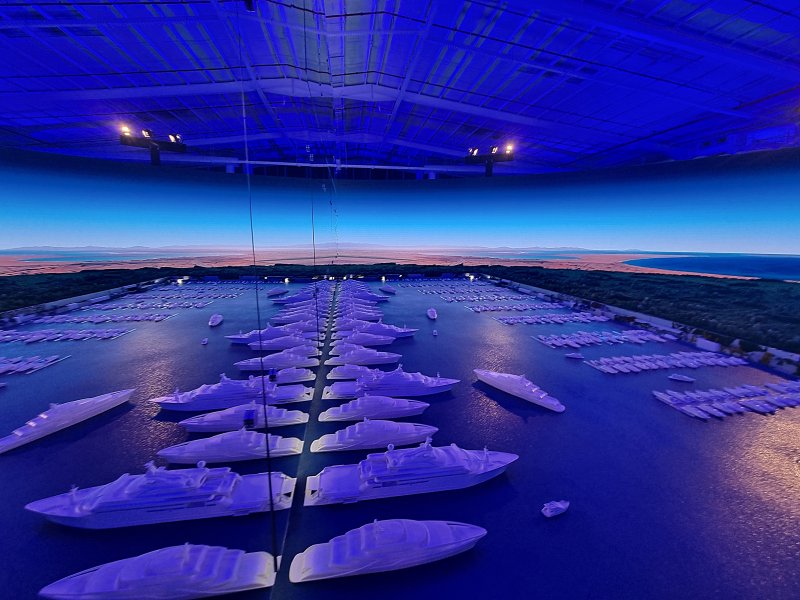 사우디 리야드 소재 네옴시티 ‘더 라인’ 전시관에 설치된 더 라인 모형도. /사우디아라비아 공동 취재단 제공