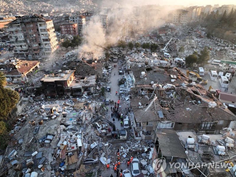 9일(현지시간)튀르키예 동남부 하타이 지진 피해 현장. 로이터 연합뉴스