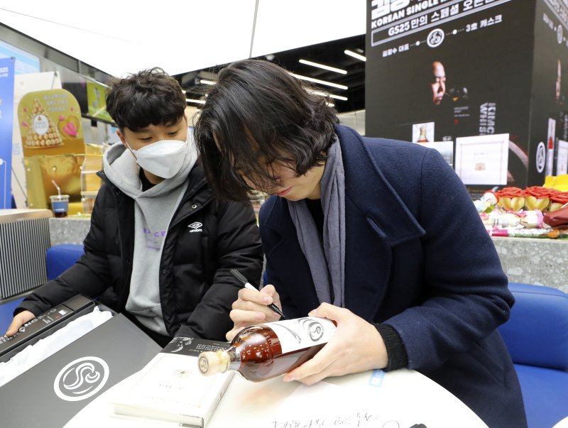 '김창수 위스키'가 뭐길래...3일 밤새우고, 추첨 논란까지