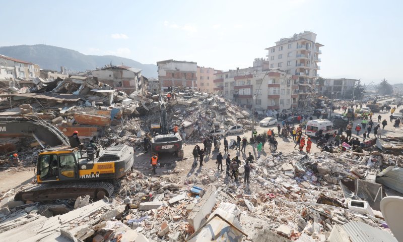지난 10일 오전(현지시간) 튀르키예 하타이 안타키아 시내 일대의 건물들이 지진으로 인해 무너져 있다. 연합뉴스
