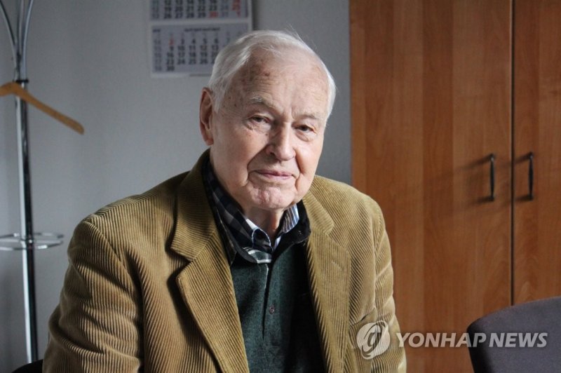 '동독 마지막 총리' 한스 모드로 95세 일기 별세…獨통일 산증인 - 파이낸셜뉴스