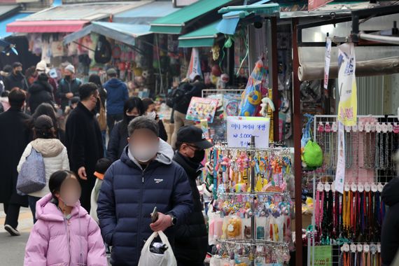 신학기 앞두고 활기찬 창신동 문구거리