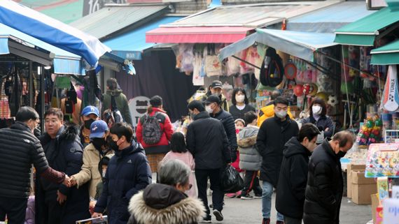 신학기 앞두고 활기찬 창신동 문구거리