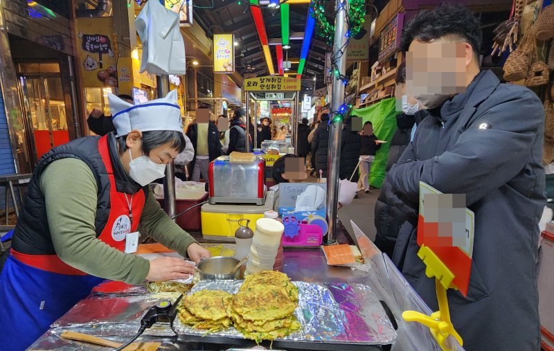 본고장서 즐기는 전주 비빔밥·콩나물국밥 '맛·가성비 최고' [길 위에 장이 선다]