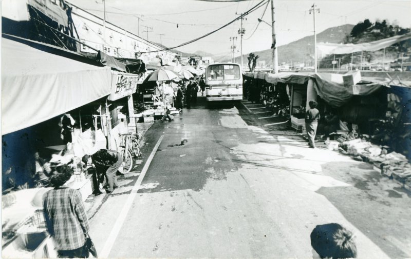 전북 전주 남부시장 옛(1980~1990년대 추정) 모습을 담은 사진. /사진=전주시