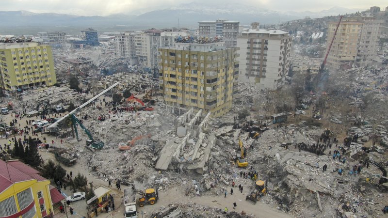 튀르키예 지진으로 건물도 무너지고 GDP도 무너졌다...하락폭 보니
