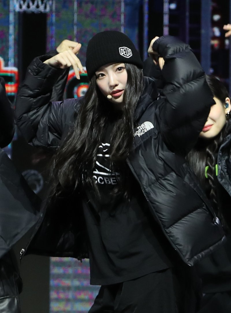 그룹 트리플에스(tripleS)의 유연이 13일 서울 용산구 블루스퀘어에서 가진 첫 번째 미니 앨범 '어셈블(ASSEMBLE)' 발매 쇼케이스에서 신곡을 선보이고 있다. 2023.2.13/뉴스1 ⓒ News1 권현진 기자