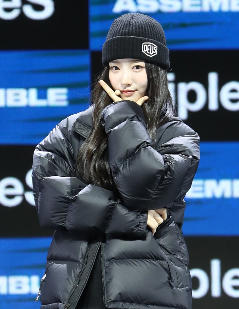 그룹 트리플에스(tripleS)의 김유연이 13일 서울 용산구 블루스퀘어에서 가진 첫 번째 미니 앨범 '어셈블(ASSEMBLE)' 발매 쇼케이스에서 포즈를 취하고 있다. ⓒ News1 권현진 기자
